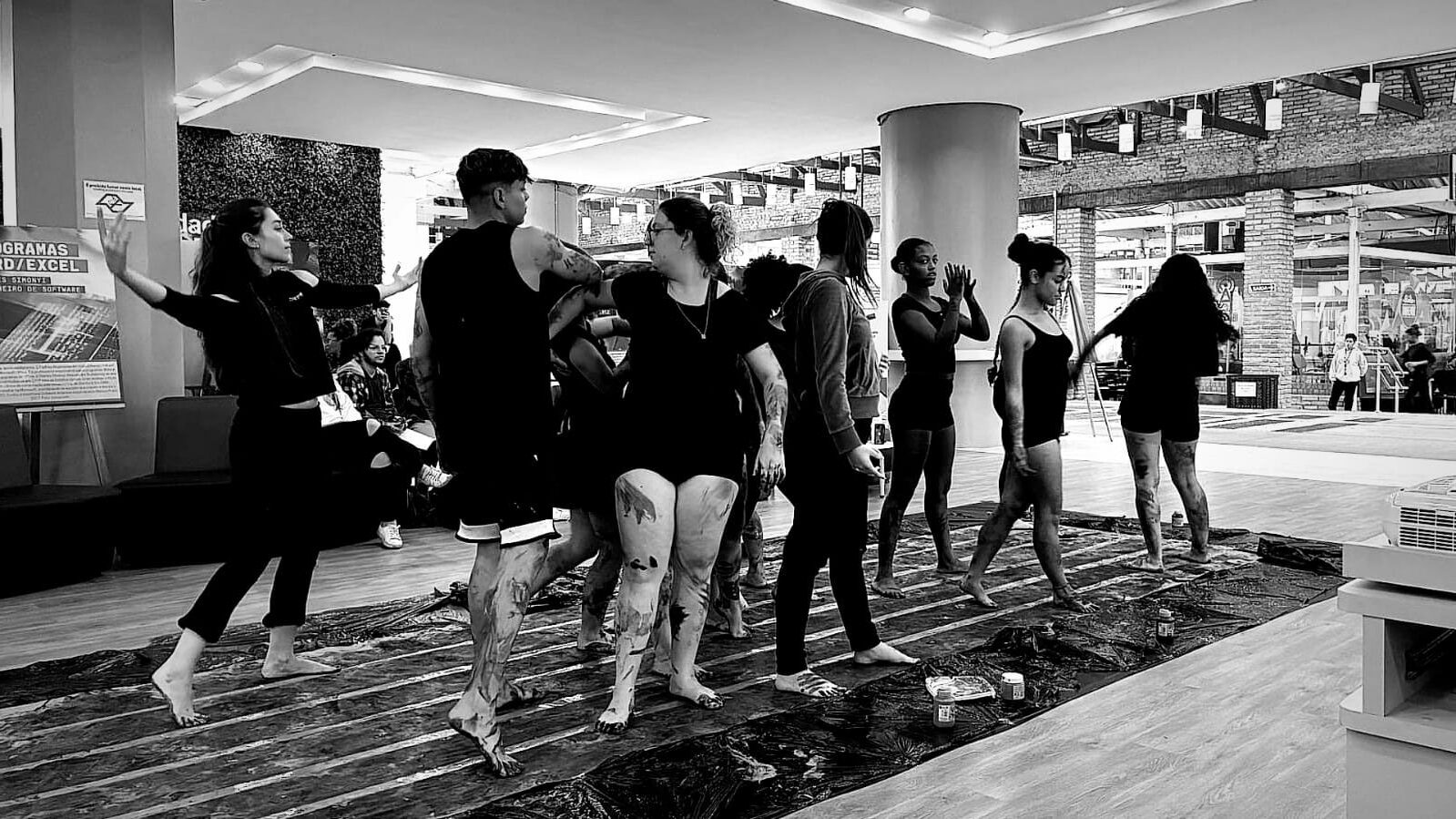 Dia Internacional da Dança com performance na AMO Mooca