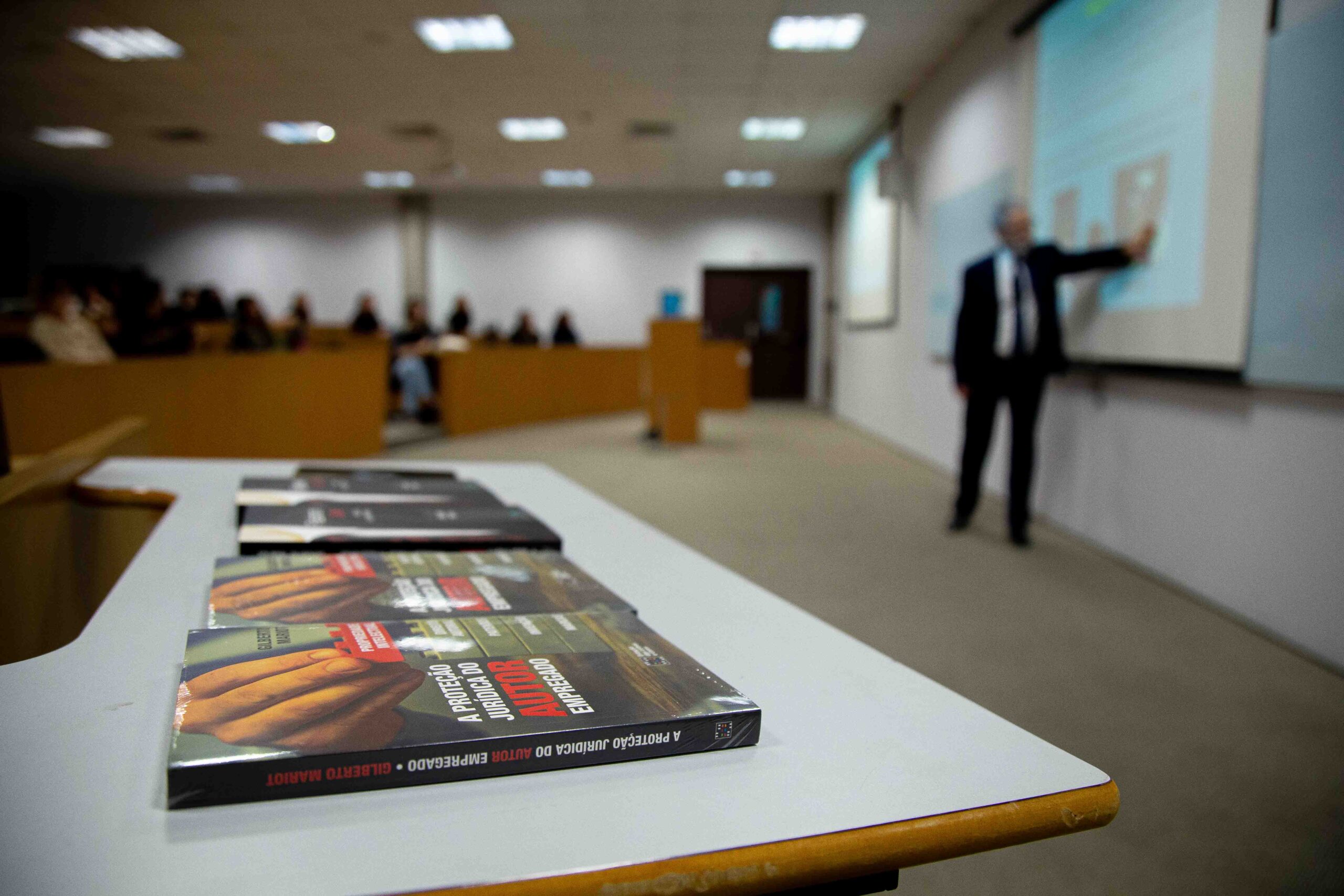 Direito e Moda: palestra com advogado e escritor Gilberto Mariot.