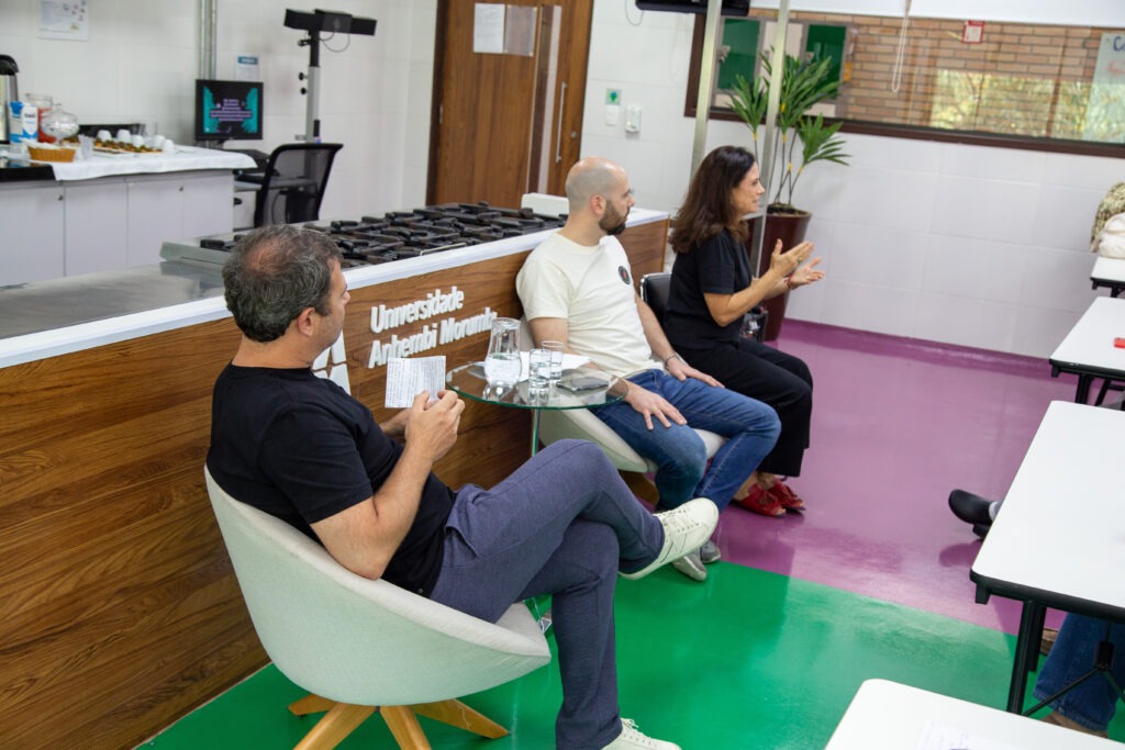 irmãos Arnau e Oscar Bosch e Rosa Moraes na Universidade Anhemvi Morrumbi