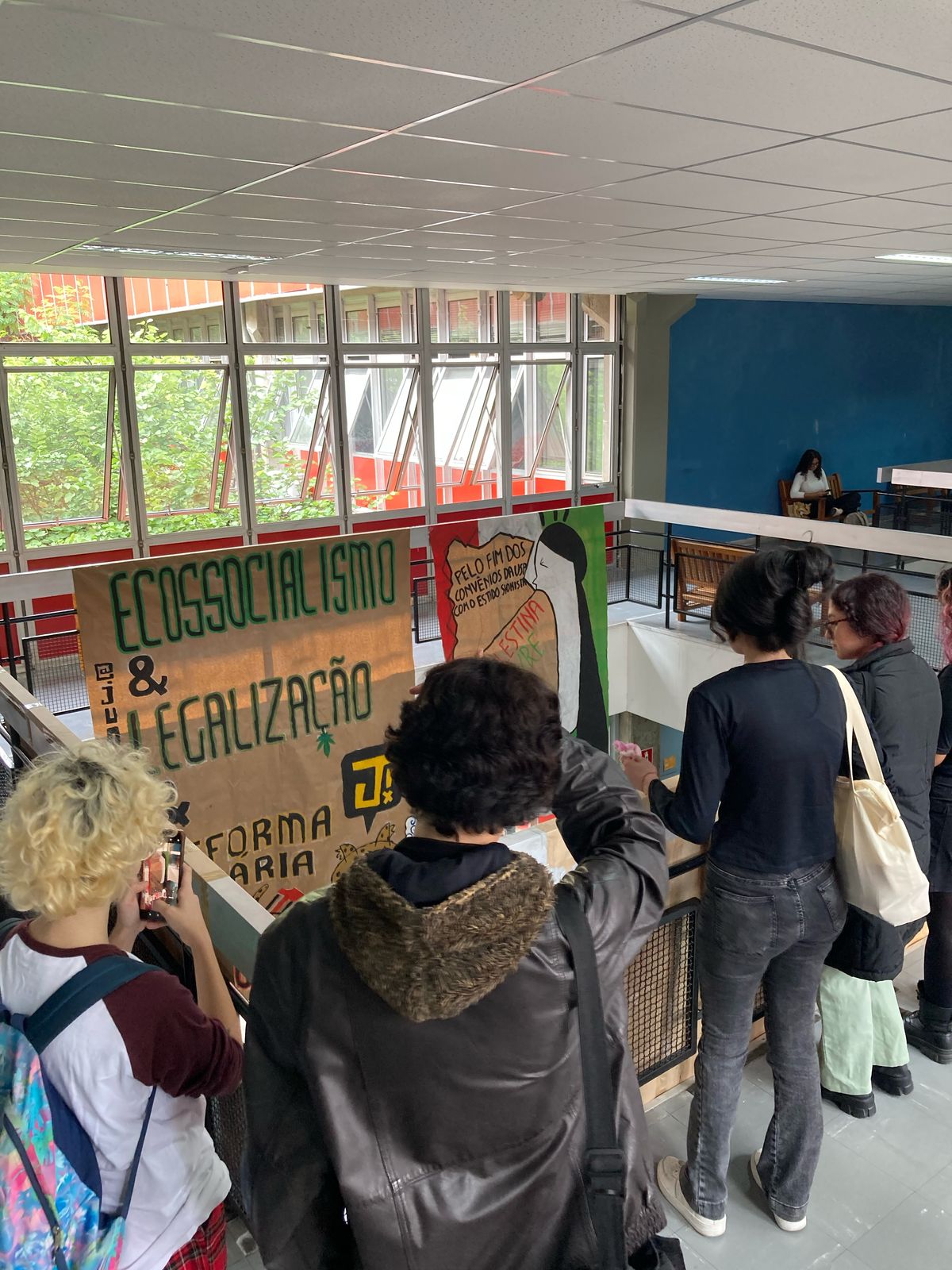 Alunos de Moda visitam Sala Lilás Janaina Bezerra Vive