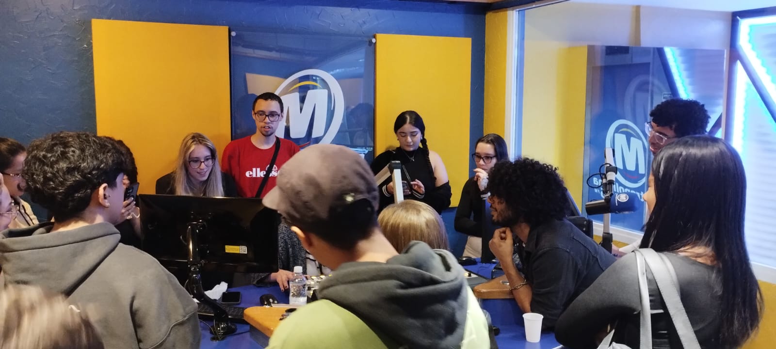 Visita aos estúdios da Rádio Metropolitana FM