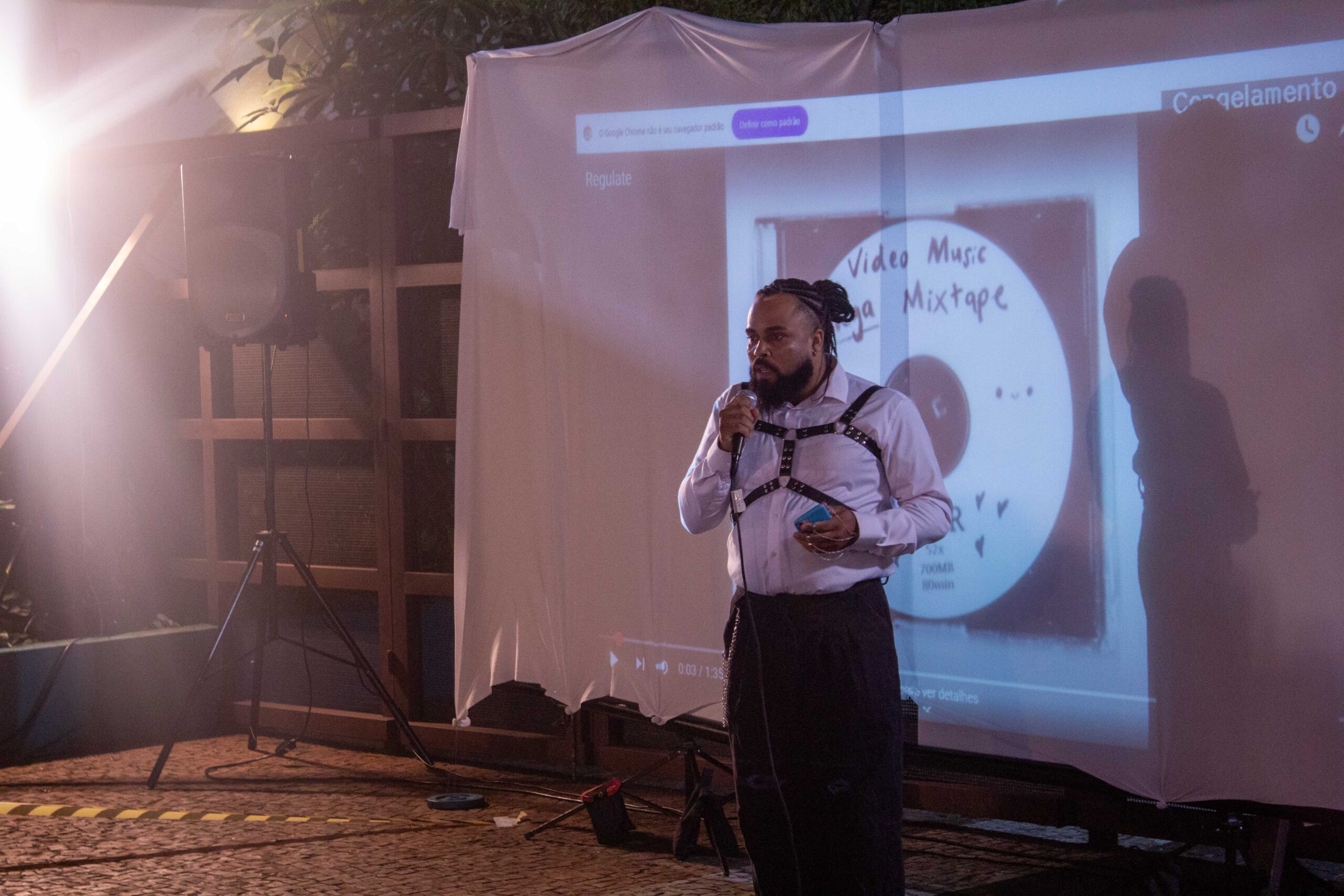 Professor Renan no desfile de moda de 2025